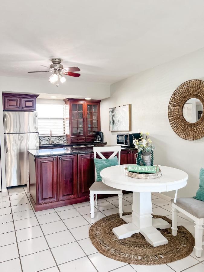 Knot A Care Remodeled Direct Water Access Condo With Ocean And Pool Views Now Sleeps Six Marco Island Bagian luar foto